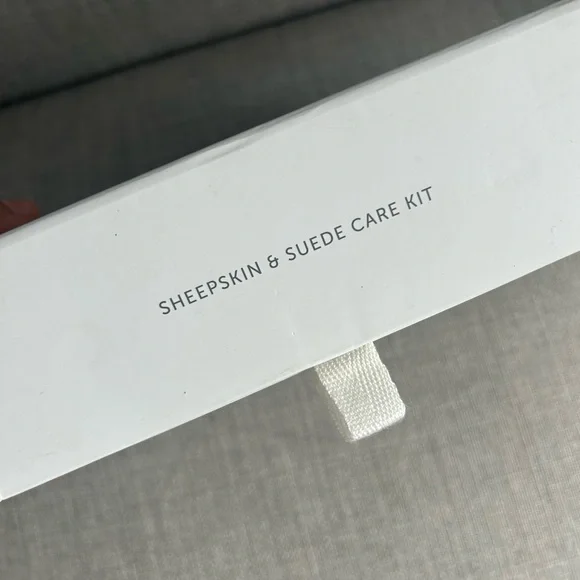 UGG Sheepskin and Suede Cleaning Kit - Picture 8 of 9